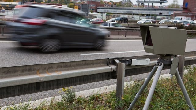 In den meisten Fällen wird jetzt hektisch auf den Tacho gesehen und wild mit Toleranzabzügen gerechnet. In den meisten Fällen wird jetzt hektisch auf den Tacho gesehen und wild mit Toleranzabzügen gerechnet.