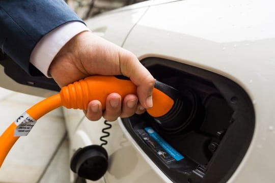 Batterien von E-Autos regieren bei kalten Temperaturen anders.