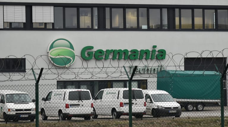 Gebäude der Fluggesellschaft Germania: Die Fluggesellschaft Germania hat beim Amtsgericht Berlin-Charlottenburg Insolvenz beantragt.