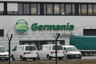 Gebäude der Fluggesellschaft Germania: Die Fluggesellschaft Germania hat beim Amtsgericht Berlin-Charlottenburg Insolvenz beantragt.