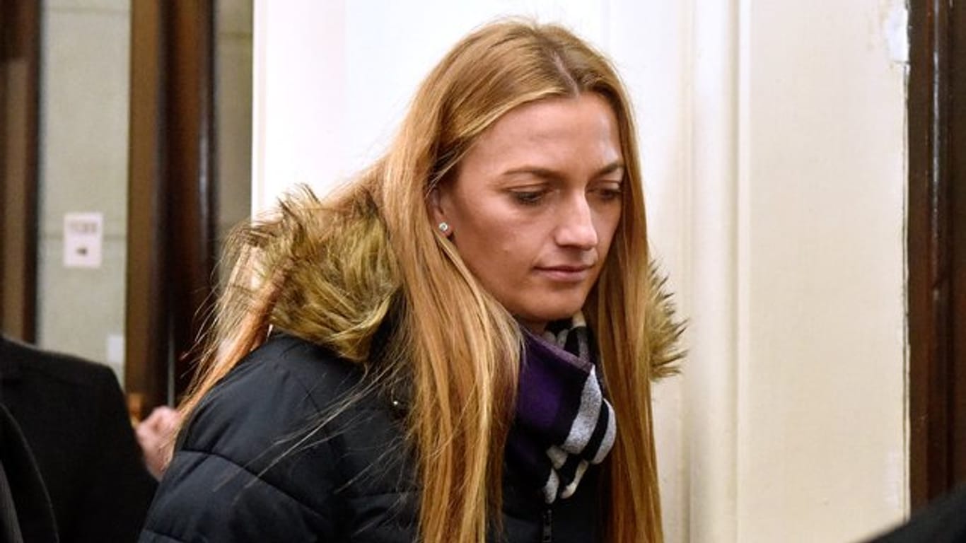 Petra Kvitova verlässt das Landgericht im tschechischen Brünn.
