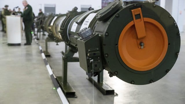 Der neue russische Marschflugkörper vom Typ 9M729 (Nato-Bezeichnung: SSC-8) ist in der Lage, in fast ganz Europa Hauptstädte mit geringer oder ohne Vorwarnzeit zu treffen. Der neue russische Marschflugkörper vom Typ 9M729 (Nato-Bezeichnung: SSC-8) ist in der Lage, in fast ganz Europa Hauptstädte mit geringer oder ohne Vorwarnzeit zu treffen.