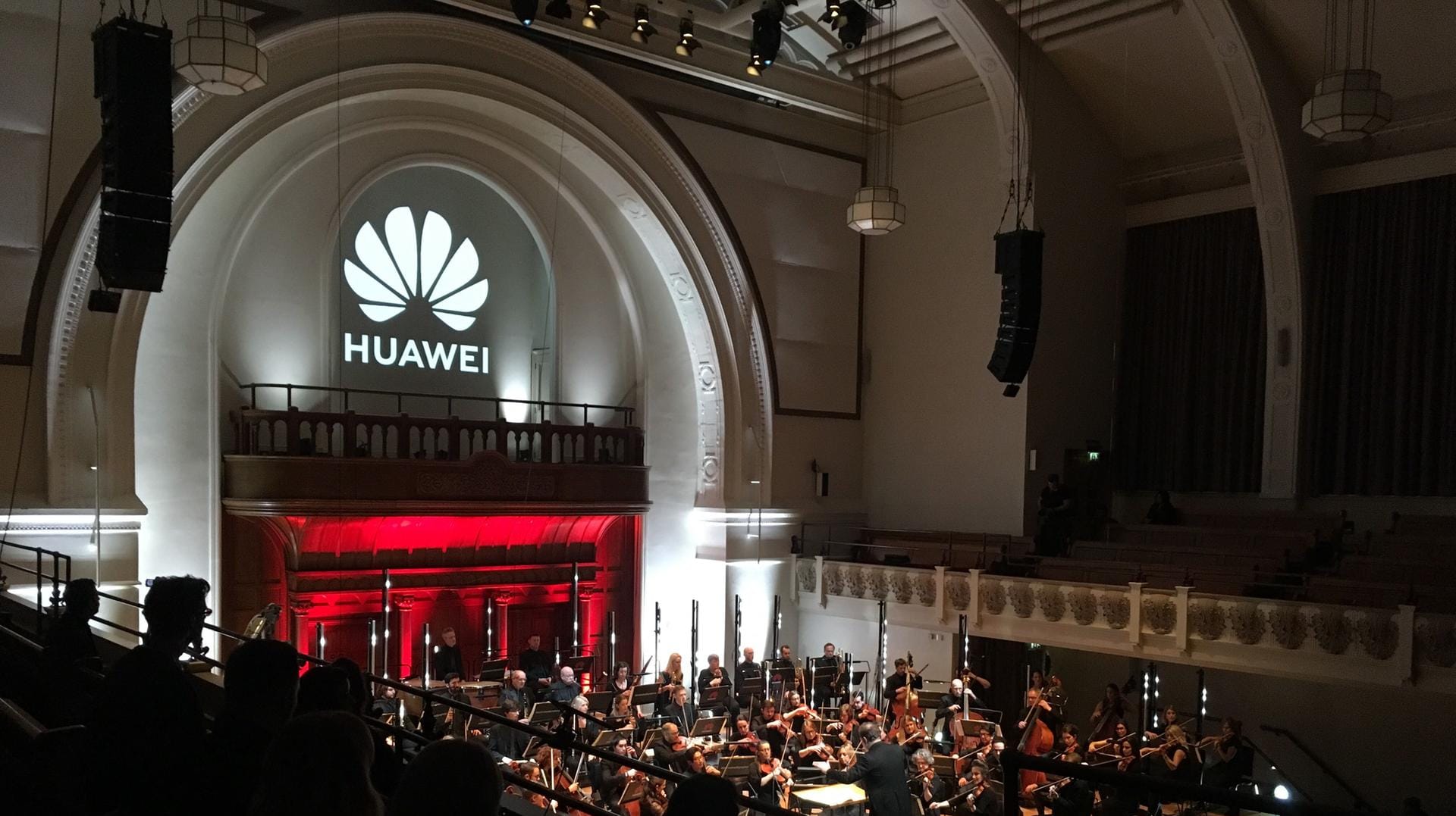 Konzert in der Cardogan Hall in London: Eine KI von Huawei hat die "Unvollendete" von Schubert fertig komponiert.