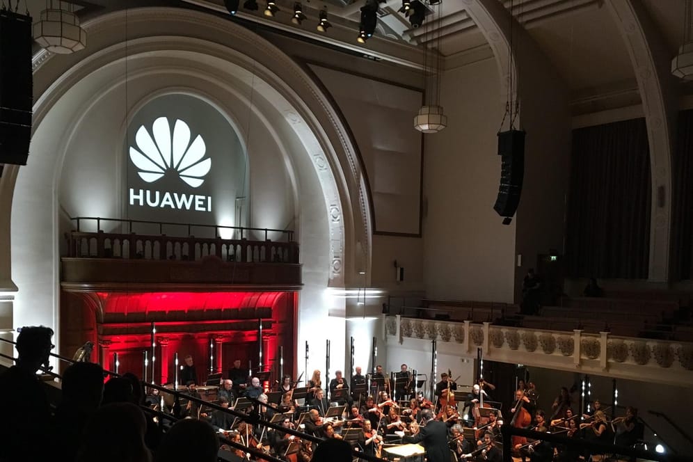 Konzert in der Cardogan Hall in London: Eine KI von Huawei hat die "Unvollendete" von Schubert fertig komponiert.