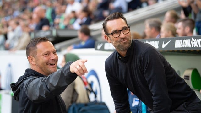 Hertha-Trainer Pal Dardai (l) und Manager Michael Preetz zeigen sich in bestem Einvernehmen. Hertha-Trainer Pal Dardai (l) und Manager Michael Preetz zeigen sich in bestem Einvernehmen.