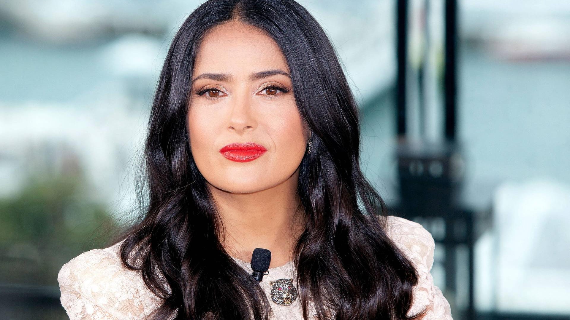 Salma Hayek: Die Schauspielerin steht zu ihrem Alter.