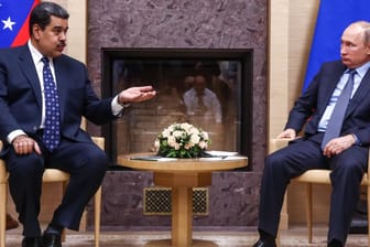 Maduro und Putin in Moskau: Russland ist nach China der zweitgrößte Geldgeber Venezuelas – und daher am Machterhalt des Präsident interessiert.