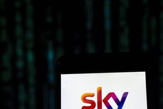 Das Logo von Sky: Vier Männer hatten das Signal des Anbieters geknackt und Pay-TV günstig angeboten.