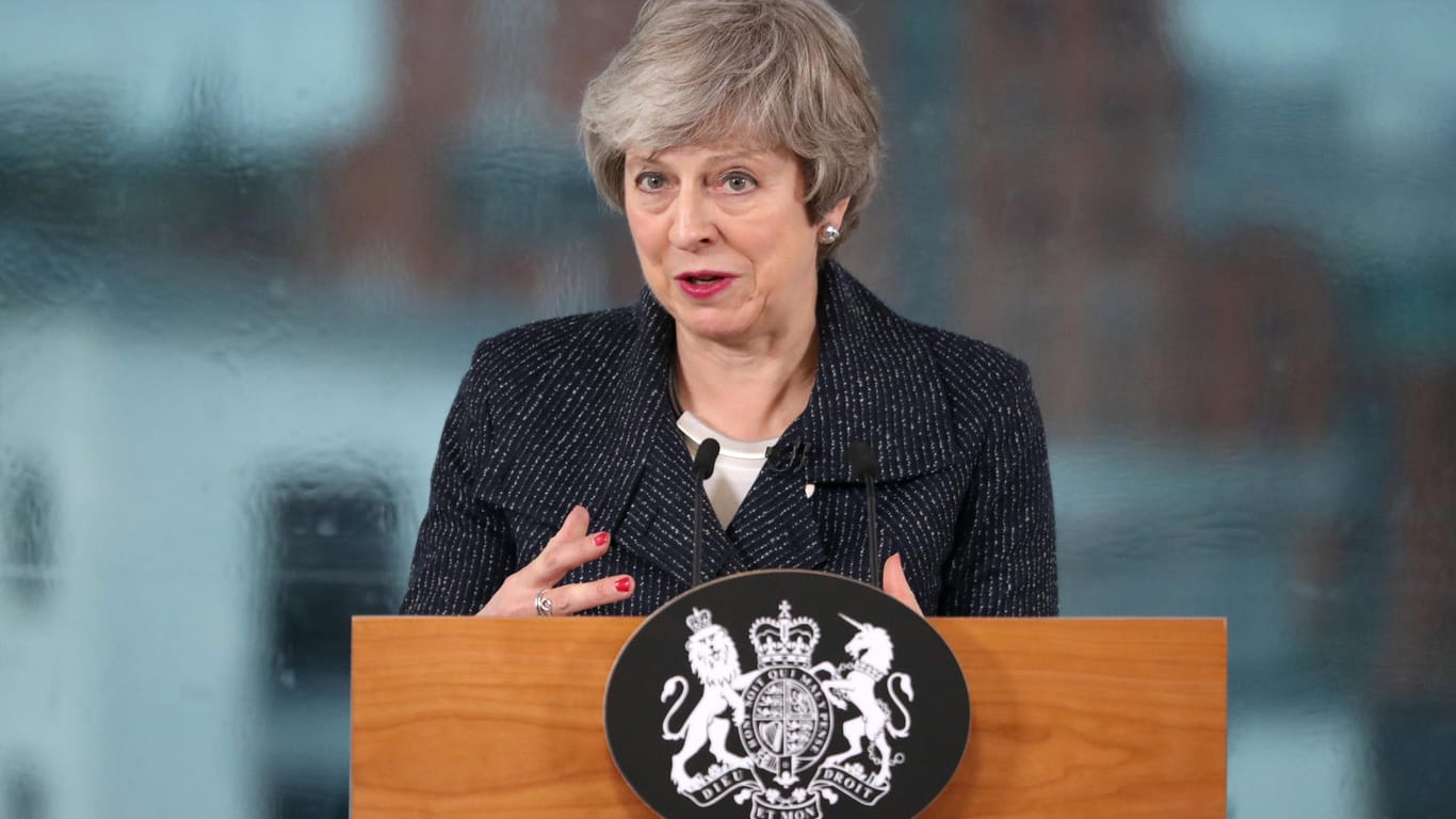 Die britische Premierministerin Theresa May in Belfast: Das Brexit-Abkommen sei nur durchs Parlament zu bringen, wenn rechtlich verbindliche Änderungen daran vorgenommen würden, sagte die Premierministerin.