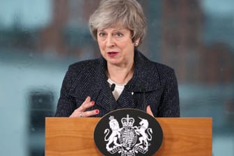 Die britische Premierministerin Theresa May in Belfast: Das Brexit-Abkommen sei nur durchs Parlament zu bringen, wenn rechtlich verbindliche Änderungen daran vorgenommen würden, sagte die Premierministerin.