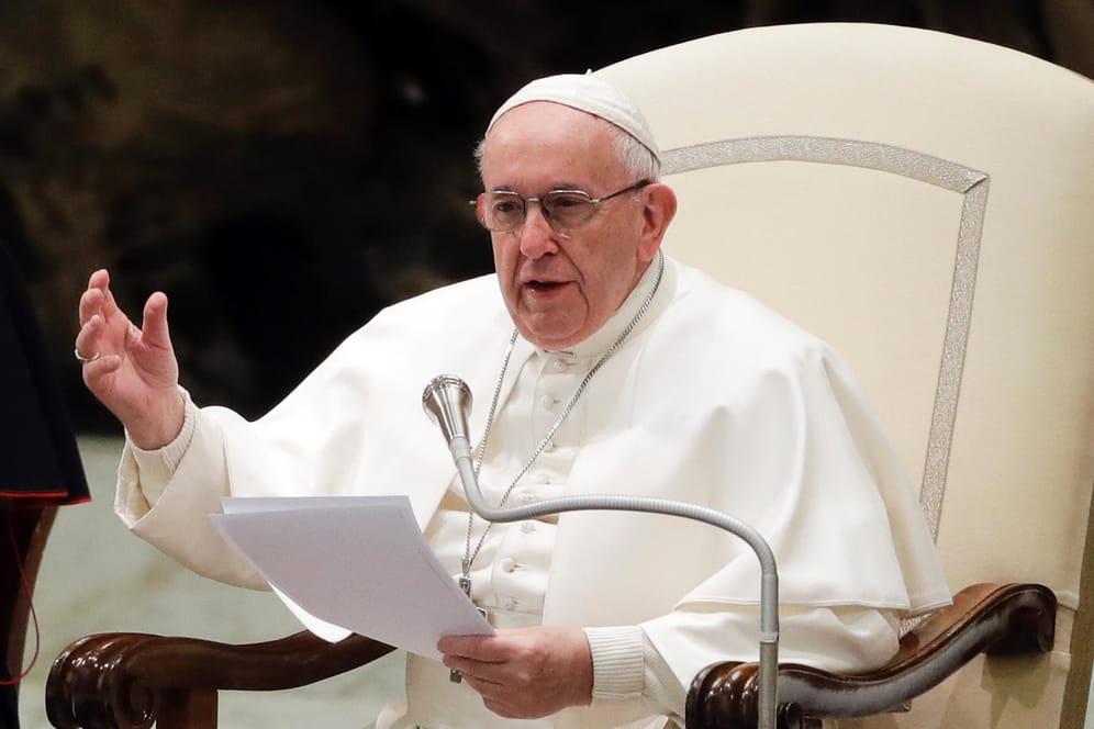 Papst Franziskus im Vatikan: Auf welche Gemeinschaft er sich bei den Missbrauchsfällen bezog, sagte der Papst nicht.