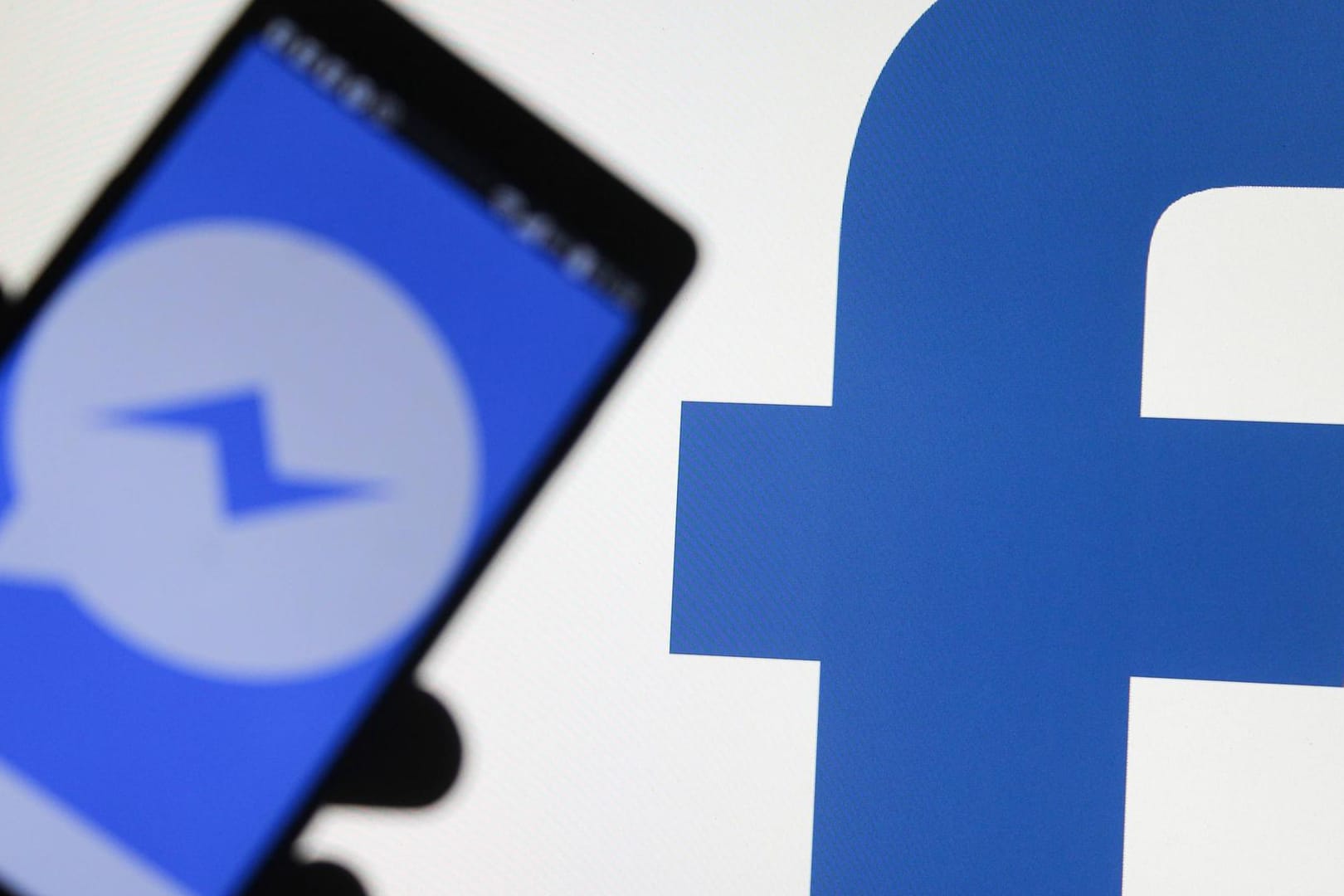 Aus Versehen abgeschickt: Beim Facebook Messenger lassen sich Nachrichten ab sofort innerhalb eines Zeitfensters von zehn Minuten zurückholen. (Symbolbild)