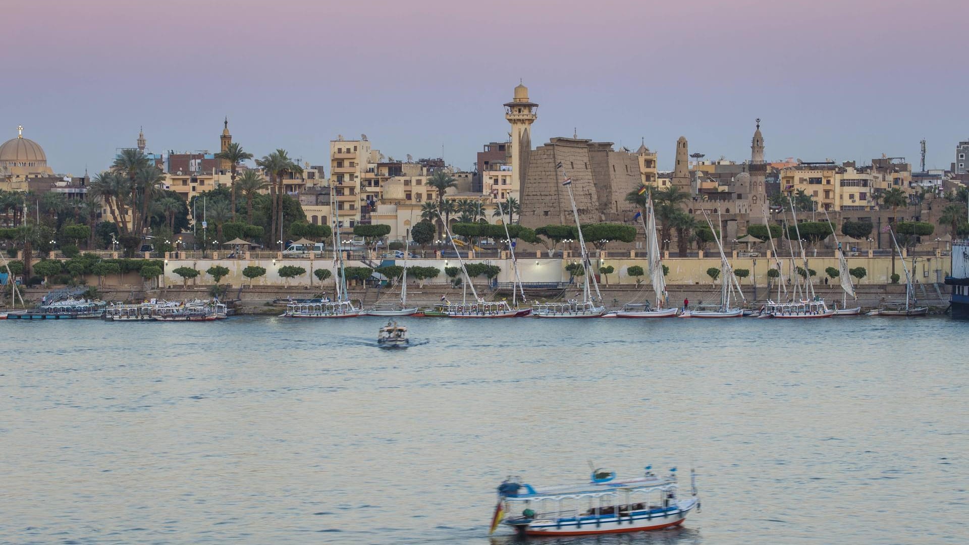 Die ägyptische Stadt Luxor: Ein Deutscher, der die Frau begleitete, wurde ebenfalls verletzt. Die ägyptische Stadt Luxor: Ein Deutscher, der die Frau begleitete, wurde ebenfalls verletzt.