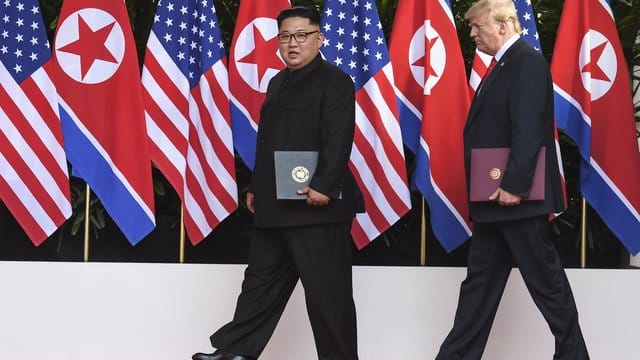 US-Präsident Donald Trump und der nordkoreanische Machthaber Kim Jong Un bei ihrem Treffen in Singapur im vergangenen Juni. US-Präsident Donald Trump und der nordkoreanische Machthaber Kim Jong Un bei ihrem Treffen in Singapur im vergangenen Juni.