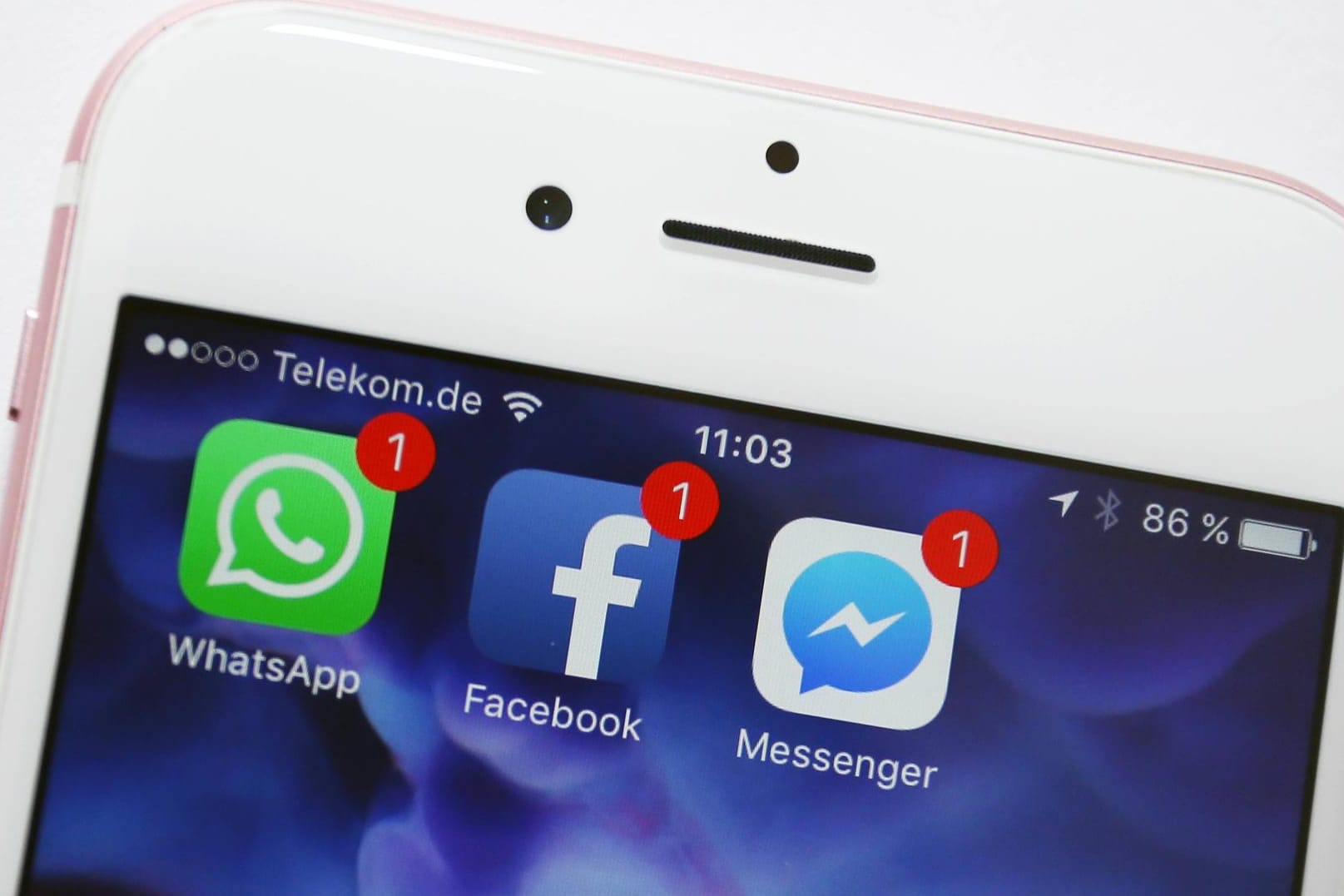 WhatsApp, Facebook und Facebook Messenger: Die Facebook-Apps werden sich immer ähnlicher.