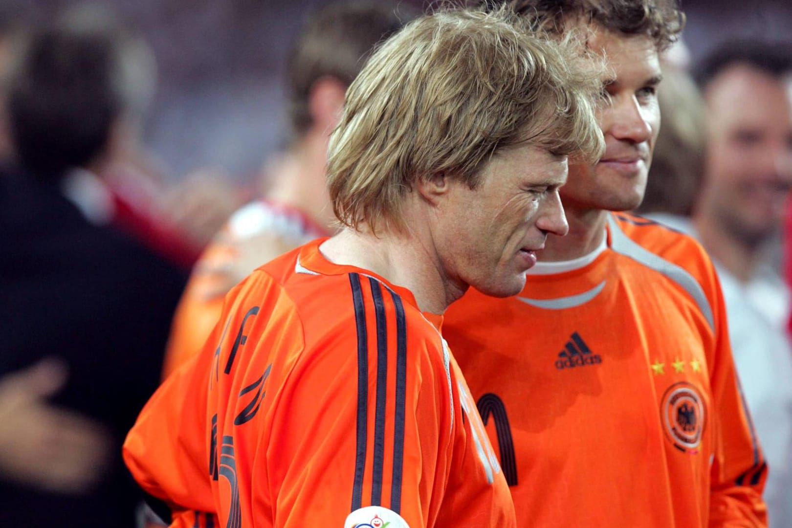 Bei der WM 2006 stand Jens Lehmann (l.) im Tor der deutschen Nationalmannschaft. Oliver Kahn musste sich mit dem Platz auf der Reservebank begnügen.