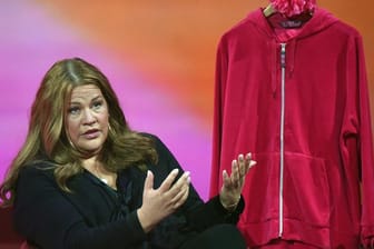 Ilka Bessin beim RTL Jahresrückblick "2016! Menschen, Bilder, Emotionen" neben ihrem "Cindy aus Marzahn" Kostüm.