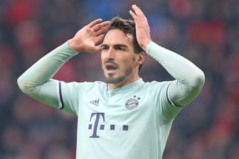 Fassungslos: Mats Hummels ärgert sich über eine Schiedsrichter-Entscheidung beim Spiel gegen Leverkusen.