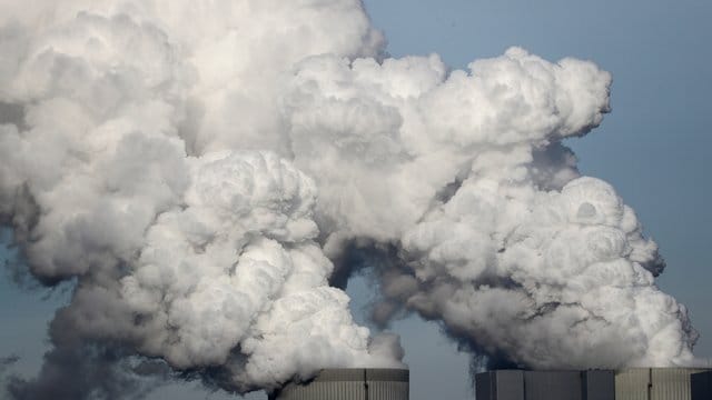 Dämpfer beim Klimaschutz: Deutschland wird im Jahr 2020 voraussichtlich rund 32 Prozent weniger Treibhausgase ausstoßen als 1990 - 40 Prozent waren allerding das Ziel. Dämpfer beim Klimaschutz: Deutschland wird im Jahr 2020 voraussichtlich rund 32 Prozent weniger Treibhausgase ausstoßen als 1990 - 40 Prozent waren allerding das Ziel.