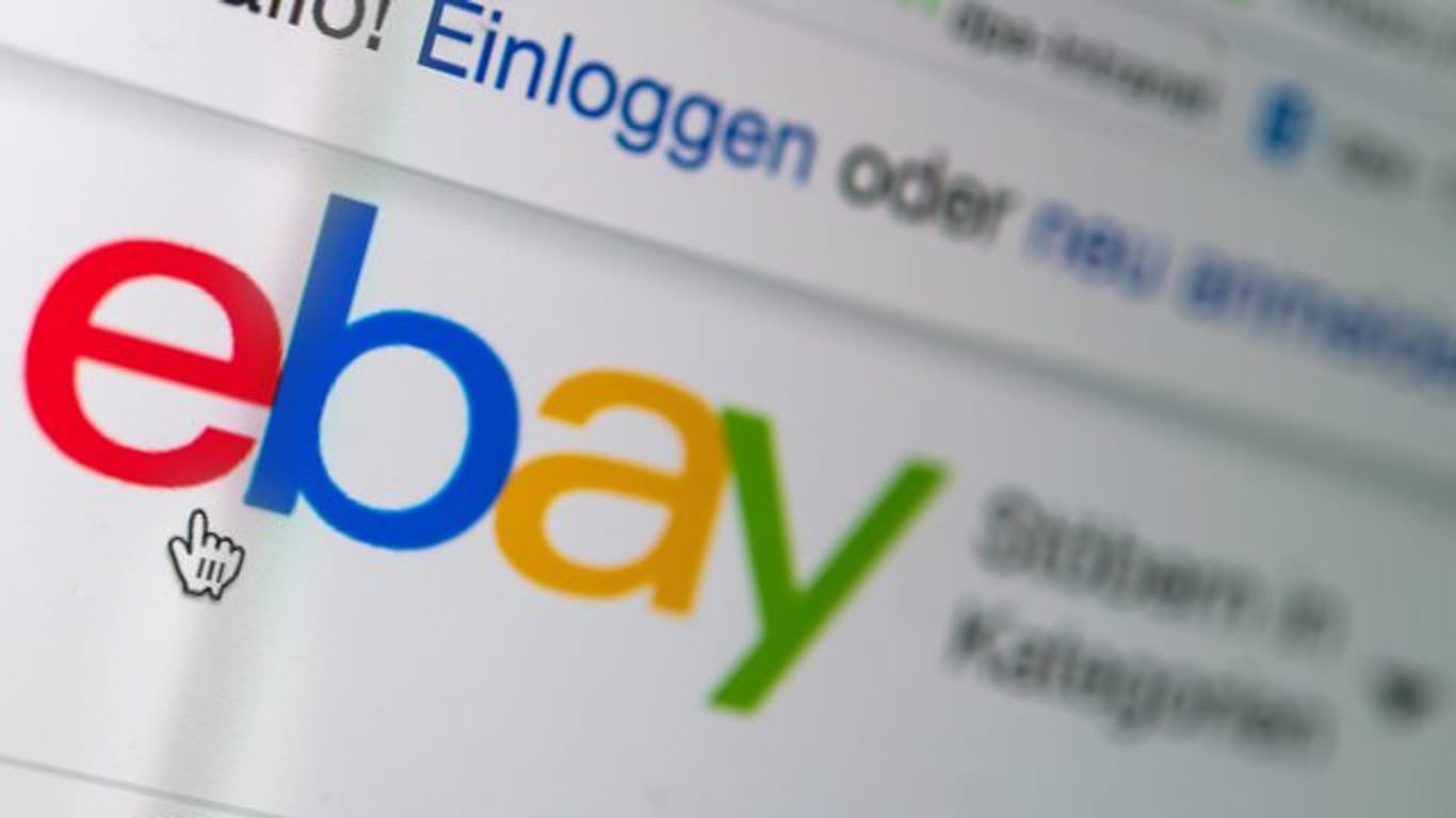 Eine Frau inseriert bei Ebay - doch statt eines Interessenten stand plötzlich ein Angreifer vor ihr.