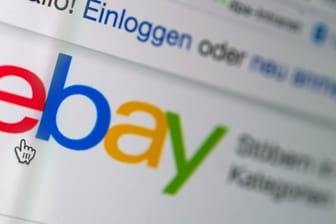 Eine Frau inseriert bei Ebay - doch statt eines Interessenten stand plötzlich ein Angreifer vor ihr.
