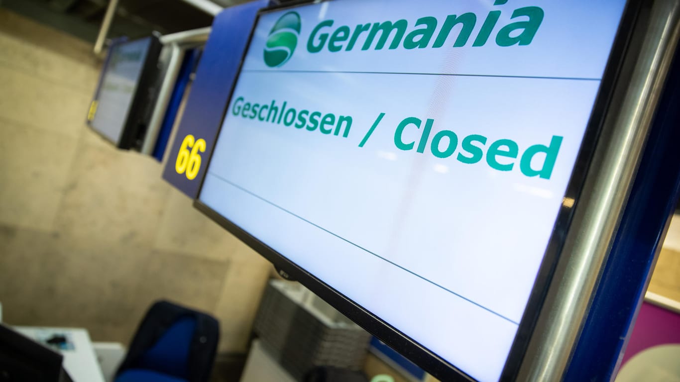 Die Berliner Airline Germania ist pleite: Im Gespräch mit t-online.de schildert ein Flugbegleiter, wie er auf die Nachricht der Insolvenz reagiert hat. (Symbolfoto)