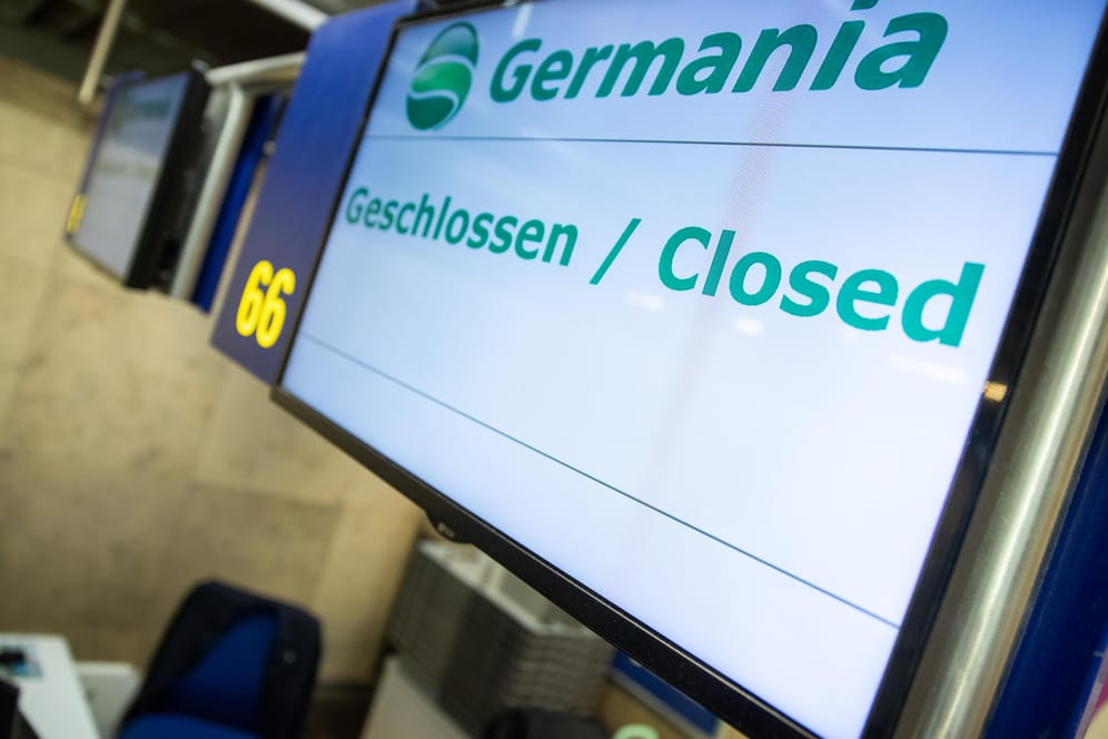 Die Berliner Airline Germania ist pleite: Im Gespräch mit t-online.de schildert ein Flugbegleiter, wie er auf die Nachricht der Insolvenz reagiert hat. (Symbolfoto)