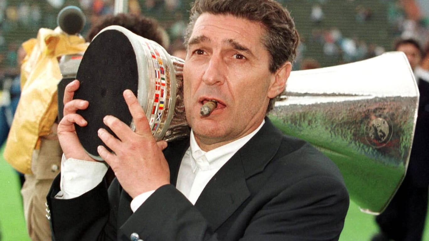6. Februar: Manager- und Schalke-Legende Rudi Assauer verstirbt im Alter von 74 Jahren. Assauer hatte jahrelang an Alzheimer gelitten. Der Triumph im Europapokal 1997 war der größte Erfolg in Assauers Laufbahn als Schalke-Manager.