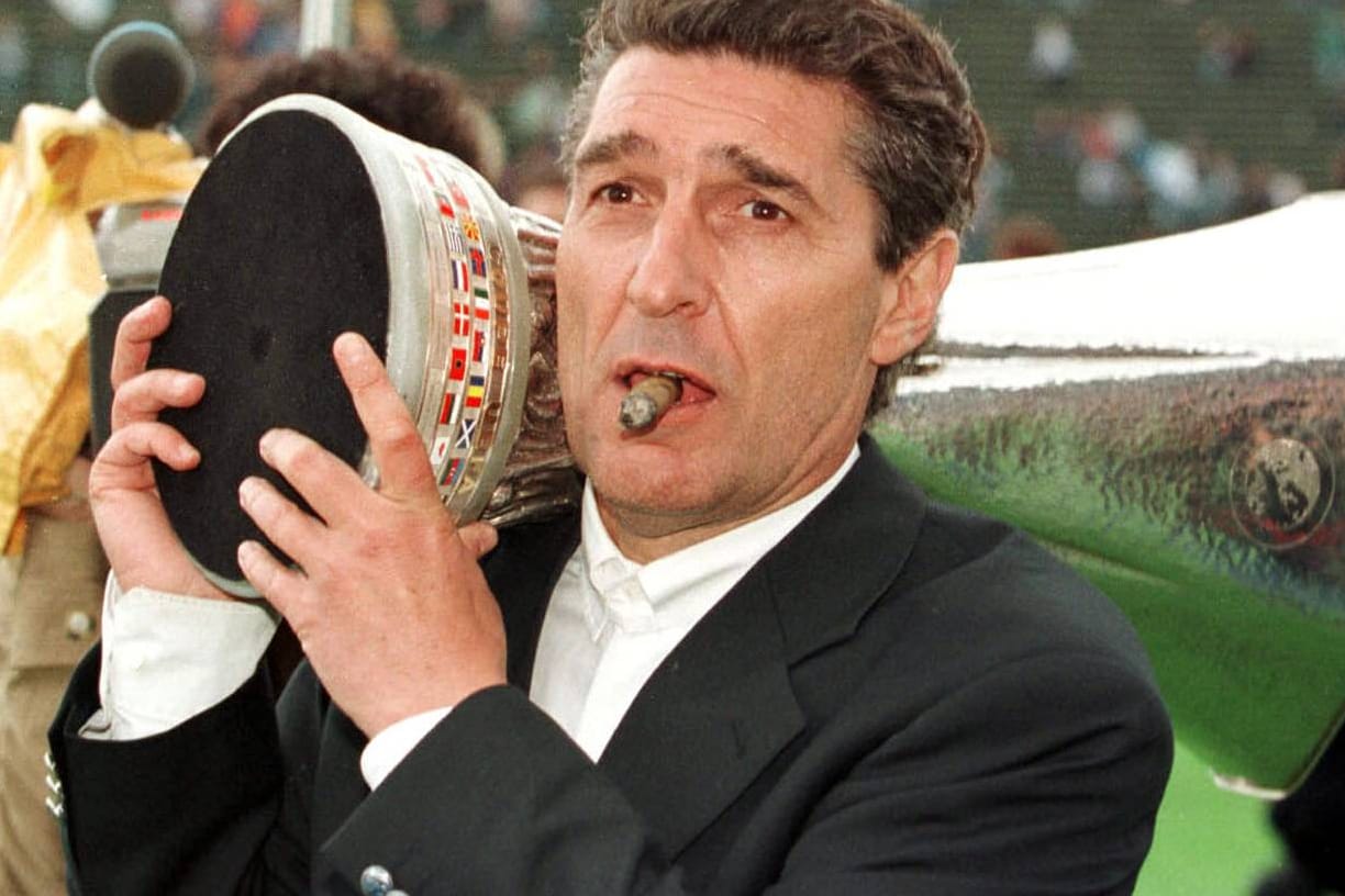 6. Februar: Manager- und Schalke-Legende Rudi Assauer verstirbt im Alter von 74 Jahren. Assauer hatte jahrelang an Alzheimer gelitten. Der Triumph im Europapokal 1997 war der größte Erfolg in Assauers Laufbahn als Schalke-Manager.
