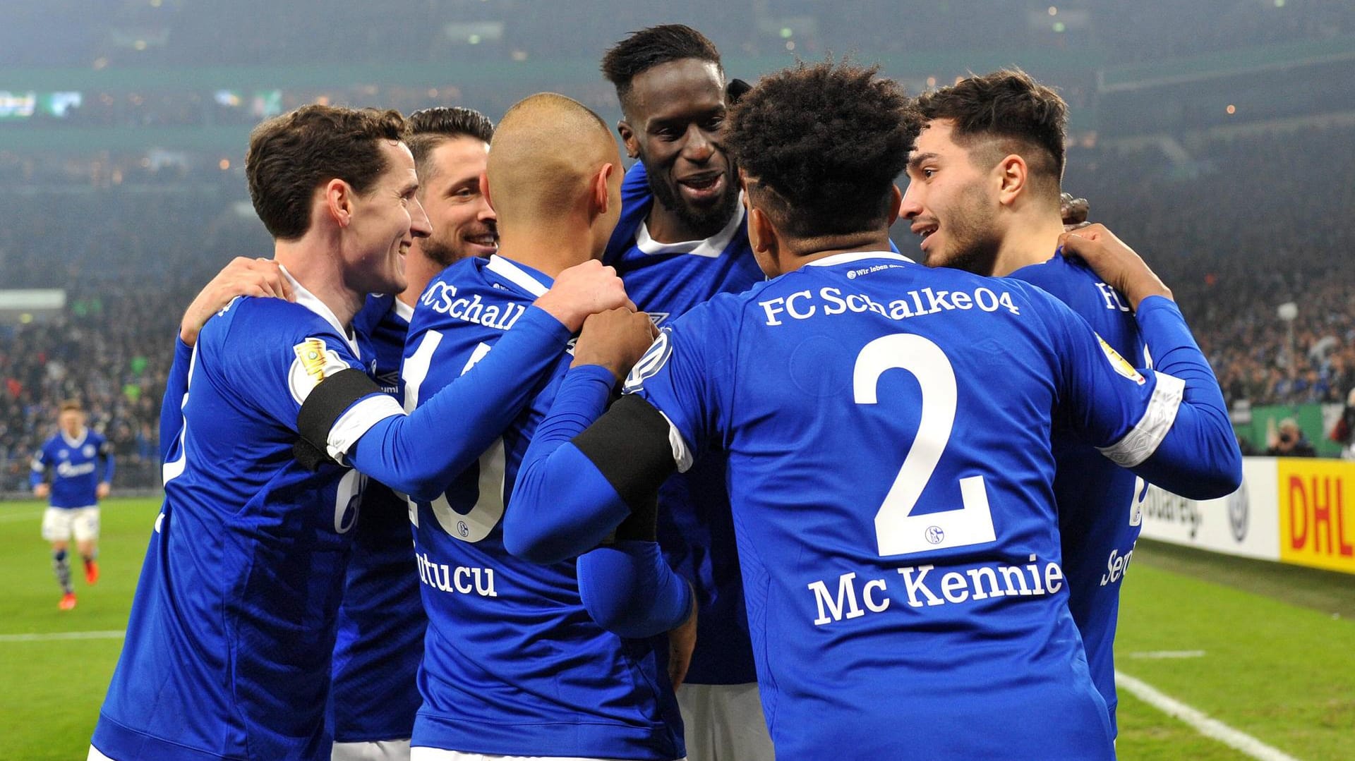 Schalke 04 bejubelt den verdienten Sieg über Düsseldorf.