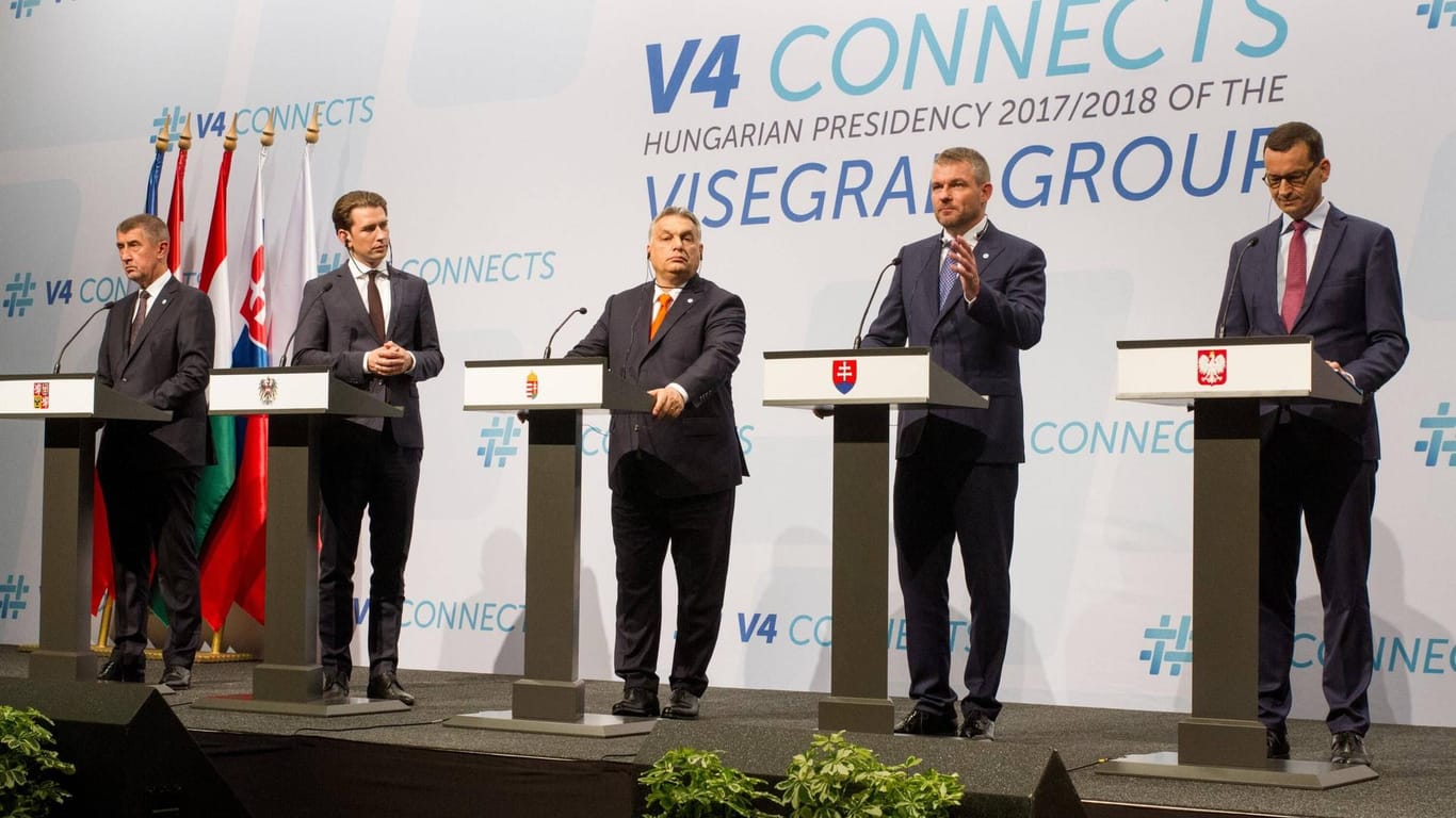 Regierungschefs der Visegrad-Staaten mit Österreichs Kanzler Sebastian Kurz - Andrej Babis, Viktor Orban, Robert Fico, Mateusz Morawiecki.
