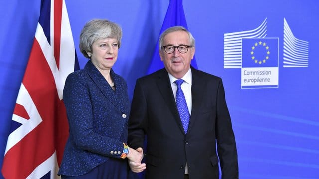 Jean-Claude Juncker empfängt Theresa May am Hauptsitz der Europäischen Kommission. Jean-Claude Juncker empfängt Theresa May am Hauptsitz der Europäischen Kommission.