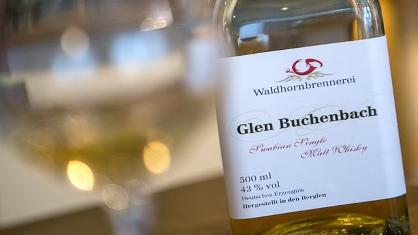 Eine Flasche des Whiskys "Glen Buchenbach": Der Name des Whiskeys hat einen Gerichtsstreit ausgelöst.
