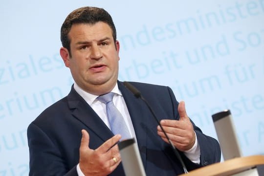 Jemand, der über Jahrzehnte etwas geleistet hat, habe das Recht, deutlich mehr Rente zu bekommen als jemand, der nicht gearbeitet hat, so Heil.