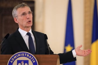 Nato-Generalsekretär Stoltenberg kündigte an, die Nato werde eigene Initiativen prüfen, um den Vertrag zu erhalten und die Rüstungskontrolle zu stärken.