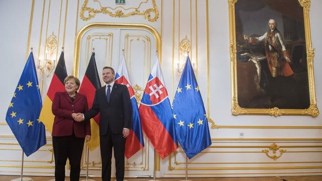 Peter Pellegrini, Ministerpräsident der Slowakei, empfängt Bundeskanzlerin Merkel zum V4+Deutschland-Gipfel. Peter Pellegrini, Ministerpräsident der Slowakei, empfängt Bundeskanzlerin Merkel zum V4+Deutschland-Gipfel.
