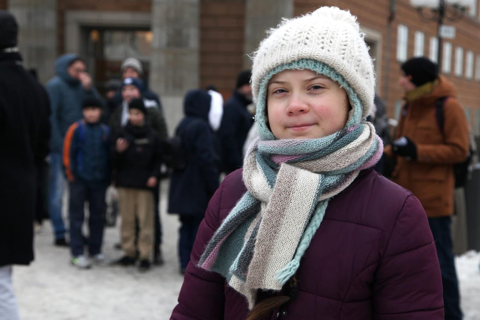 Stockholm: Die 16-jährige Schwedin Greta Thunberg steht während ihrer Protestaktion für mehr Klimaschutz vor dem Reichstag.