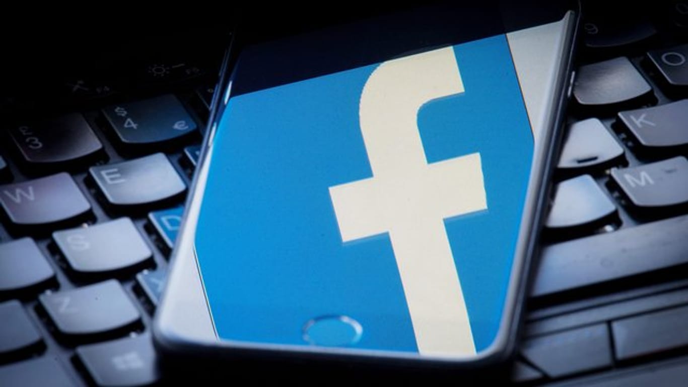 Facebook hat in Deutschland den Angaben zufolge rund 30 Millionen mindestens einmal im Monat aktive Nutzer.