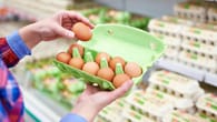 Eier richtig lagern: Darum werden Eier im Supermarkt nicht gekühlt