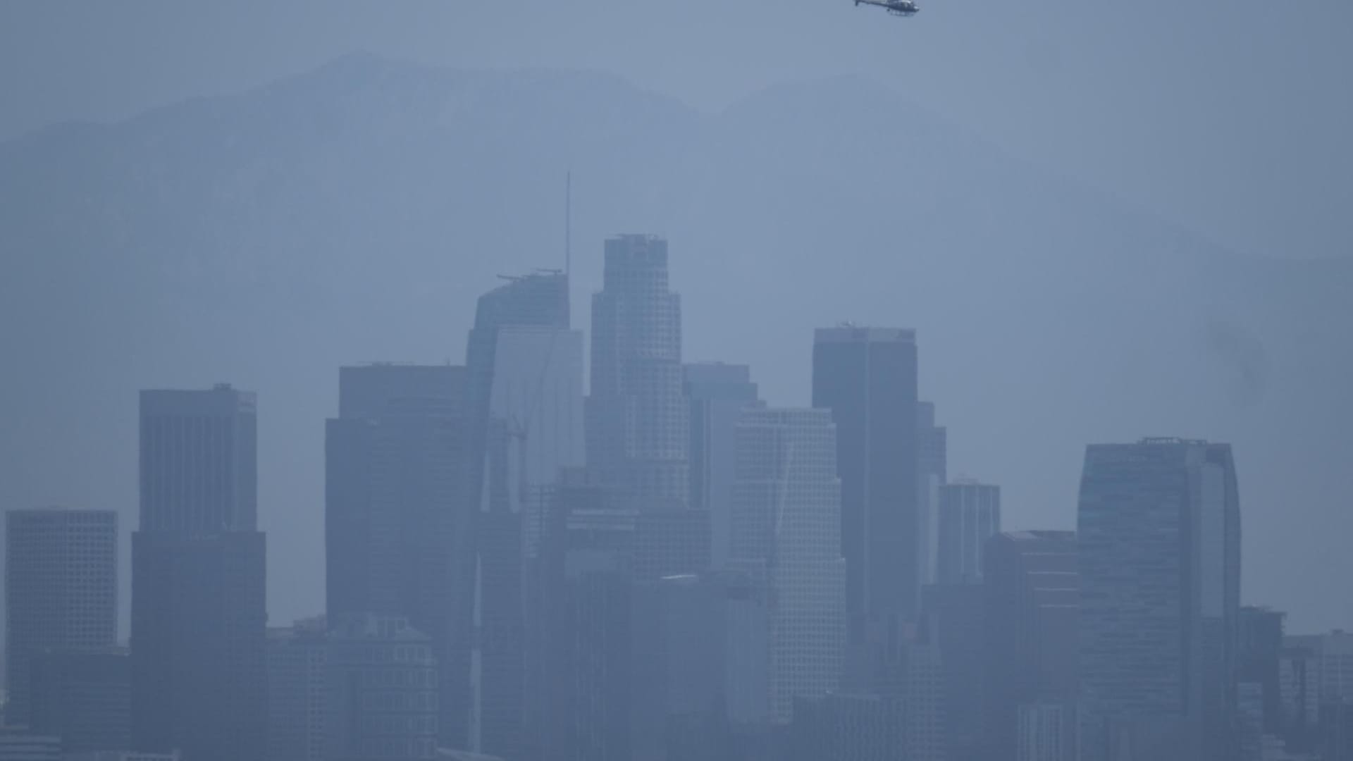 Los Angeles: Die Skyline der US-amerikanischen Metropole verschwindet im Smog.