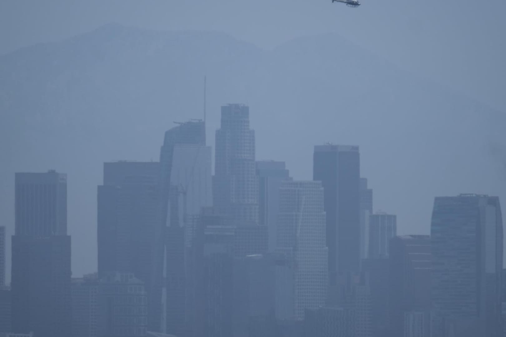 Los Angeles: Die Skyline der US-amerikanischen Metropole verschwindet im Smog.