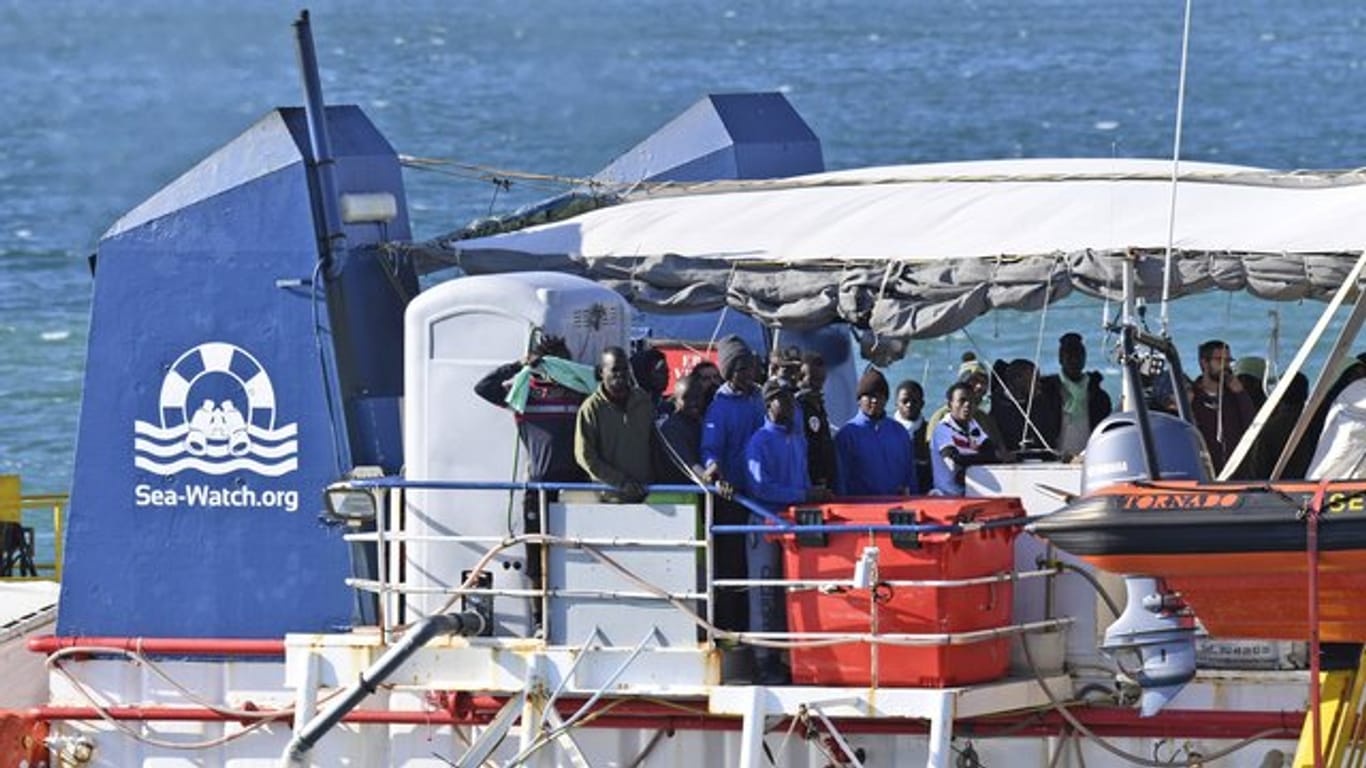 Zuletzt mussten 47 Menschen fast zwei Wochen an Bord der deutschen "Sea-Watch 3" ausharren, ehe sie in Italien an Land durften.