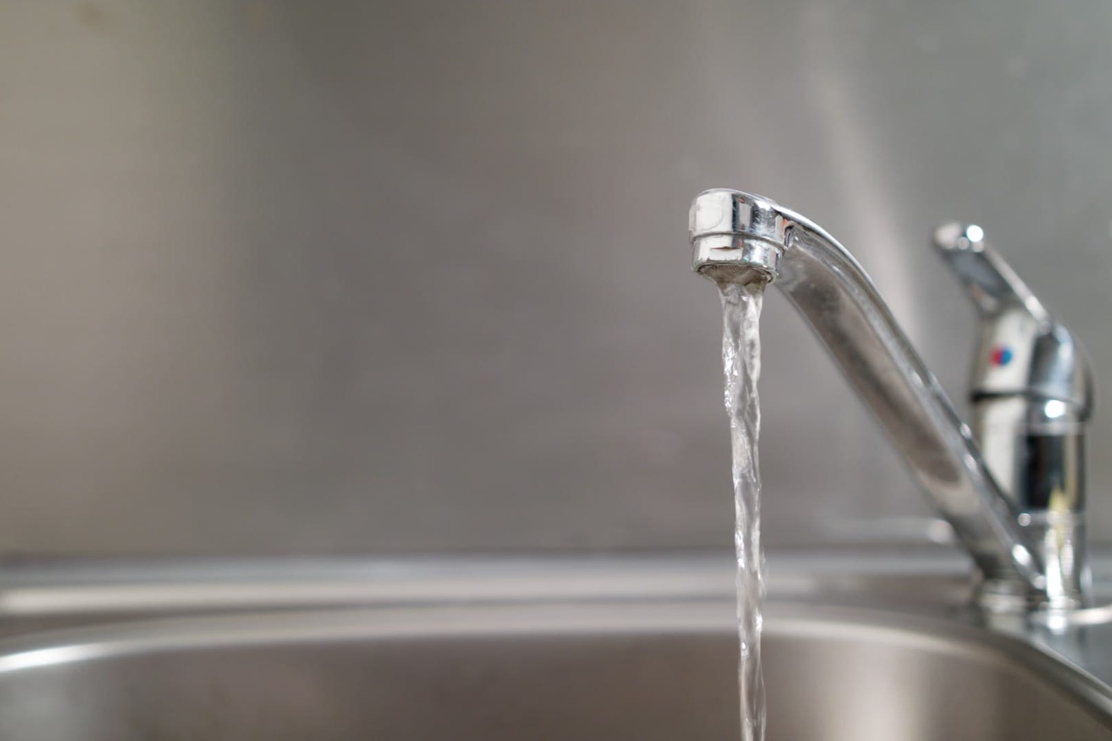 Wasser aus dem Wasserhahn: Bewohner von Heidelberg sind aufgefordert, das Wasser nicht zu verwenden.