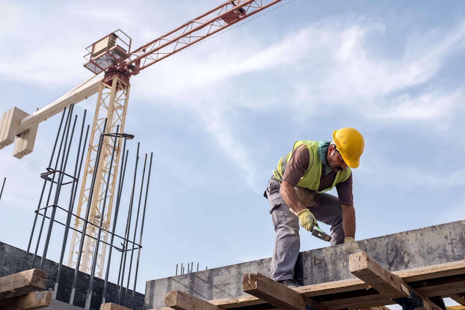 Arbeiter: Arbeitnehmer mit kurzen Zeitverträgen sollen ein Recht auf Informationen vom Arbeitgeber bekommen, in welchem Zeitraum sie sich für einen Einsatz bereit halten müssen.