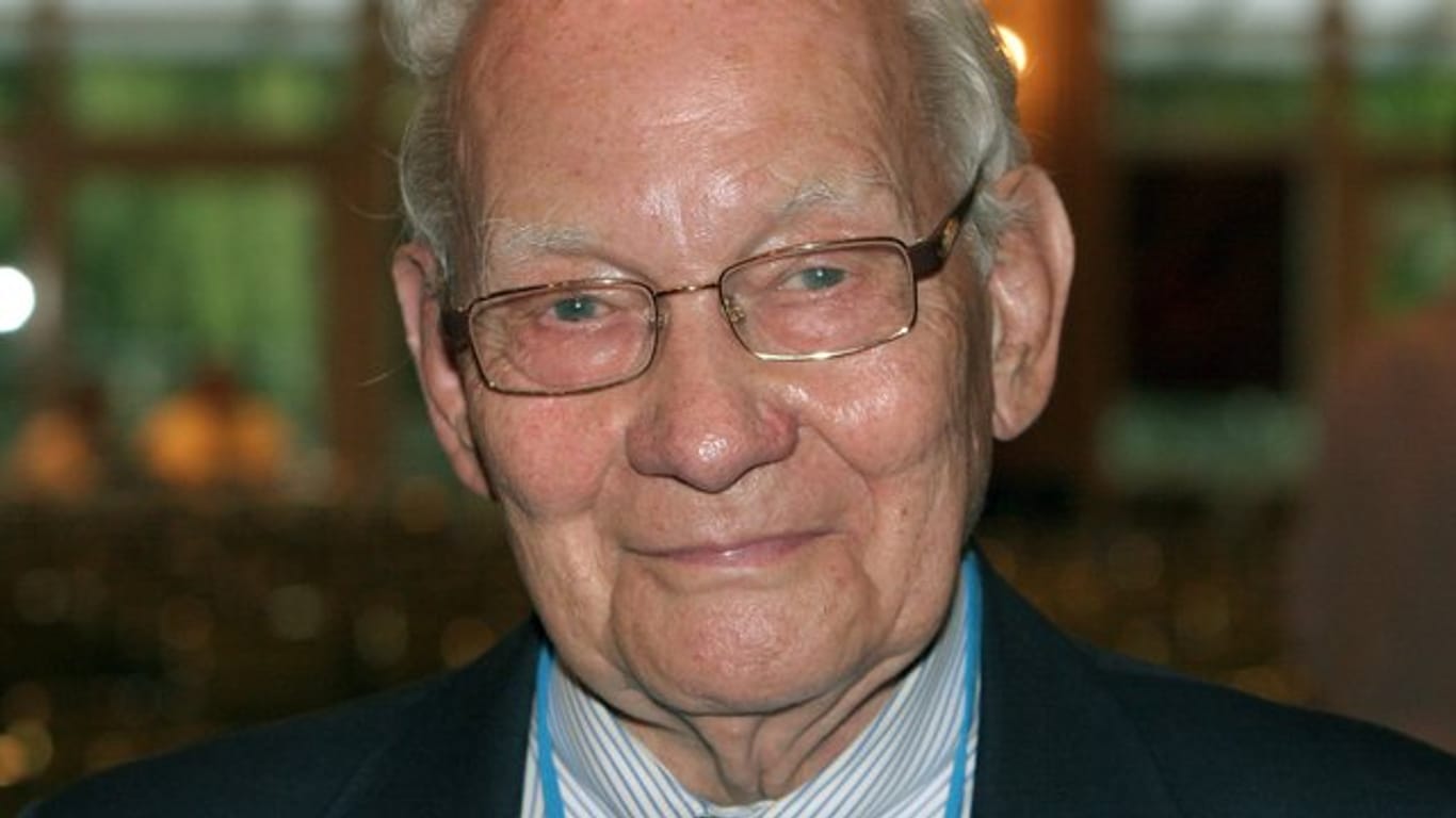 Chemie-Nobelpreisträger Manfred Eigen wurde so häufig geehrt wie kaum ein anderer deutscher Wissenschaftler.