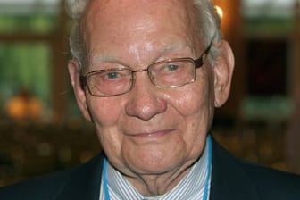 Chemie-Nobelpreisträger Manfred Eigen wurde so häufig geehrt wie kaum ein anderer deutscher Wissenschaftler.