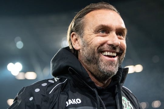 Sieht dem Kellerduell mit dem Club optimistisch entgegen: Hannover-Coach Thomas Doll.