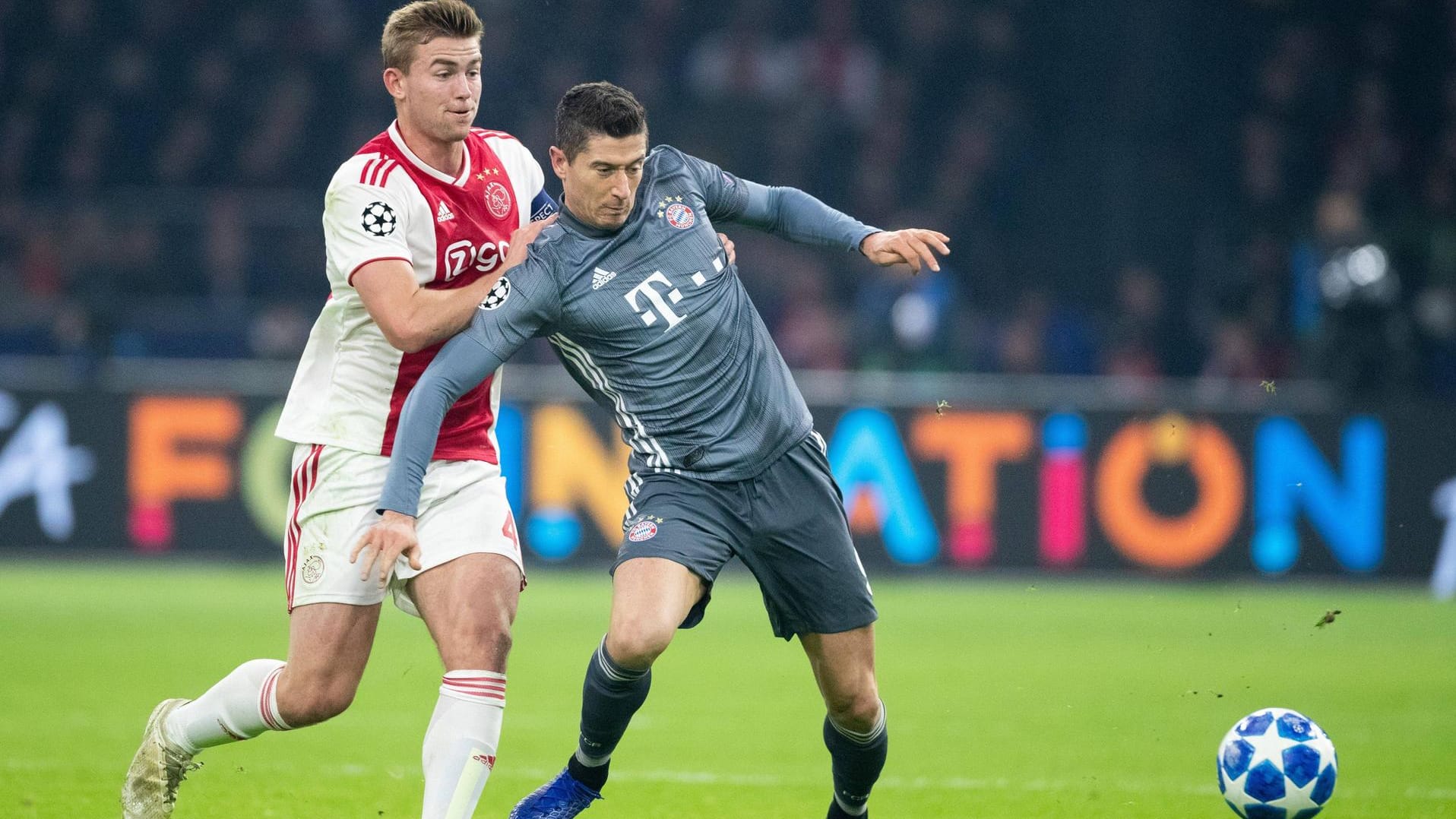 Lieferten sich einen spannenden Fight in der Königsklasse: Robert Lewandowski (r.) und Matthijs de Ligt.