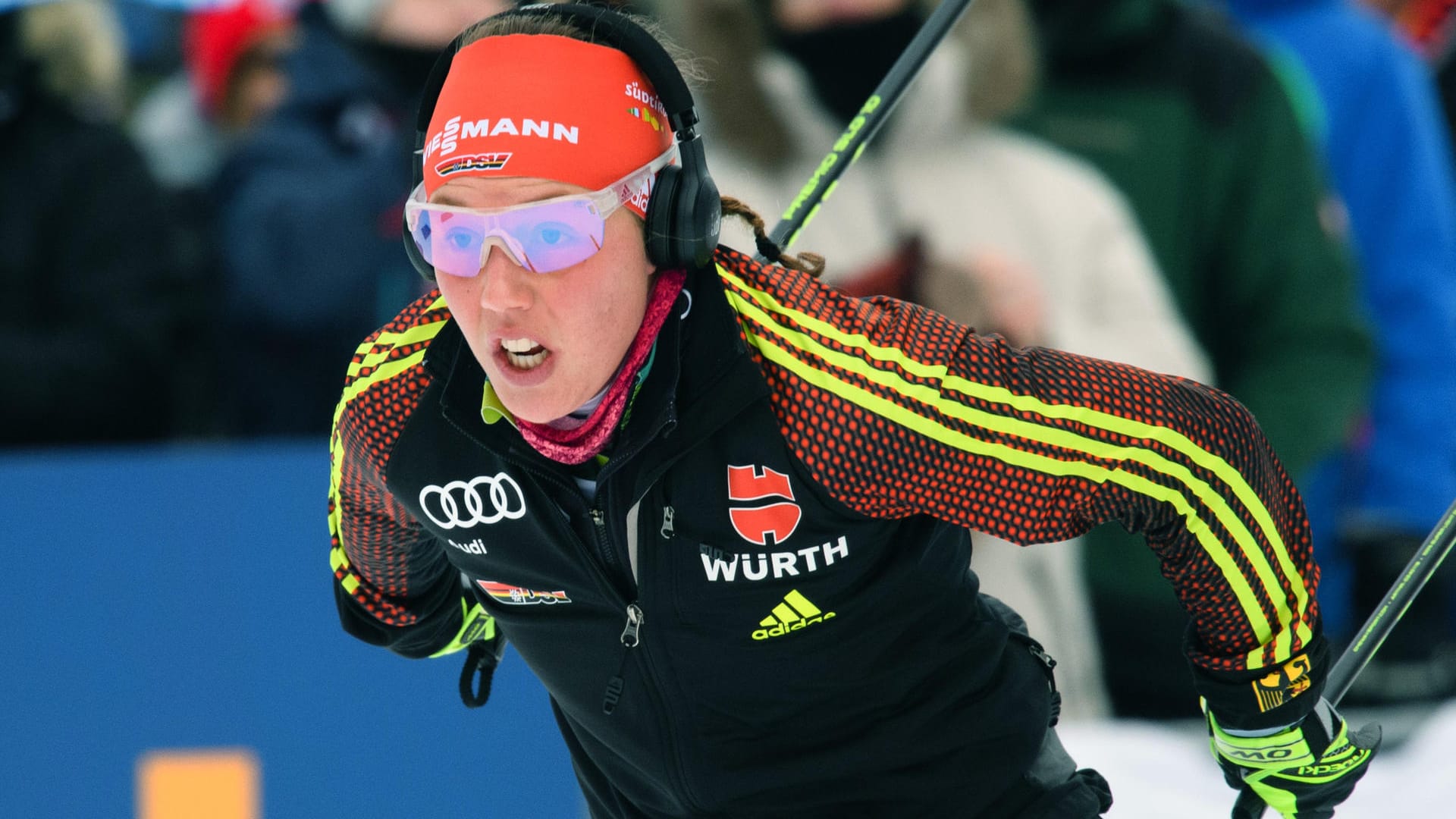 Laura Dahlmeier aus Deutschland wärmt sich vor dem Wettkampf auf der Strecke auf: Die Doppel-Olympiasiegerin leistete sich zwei Fehler am Schießstand und wurde Neunte.