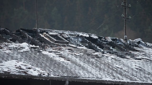 Ausgebranntes Dachgeschoss: Beim dem Brand sind fünf Personen ums Leben gekommen.